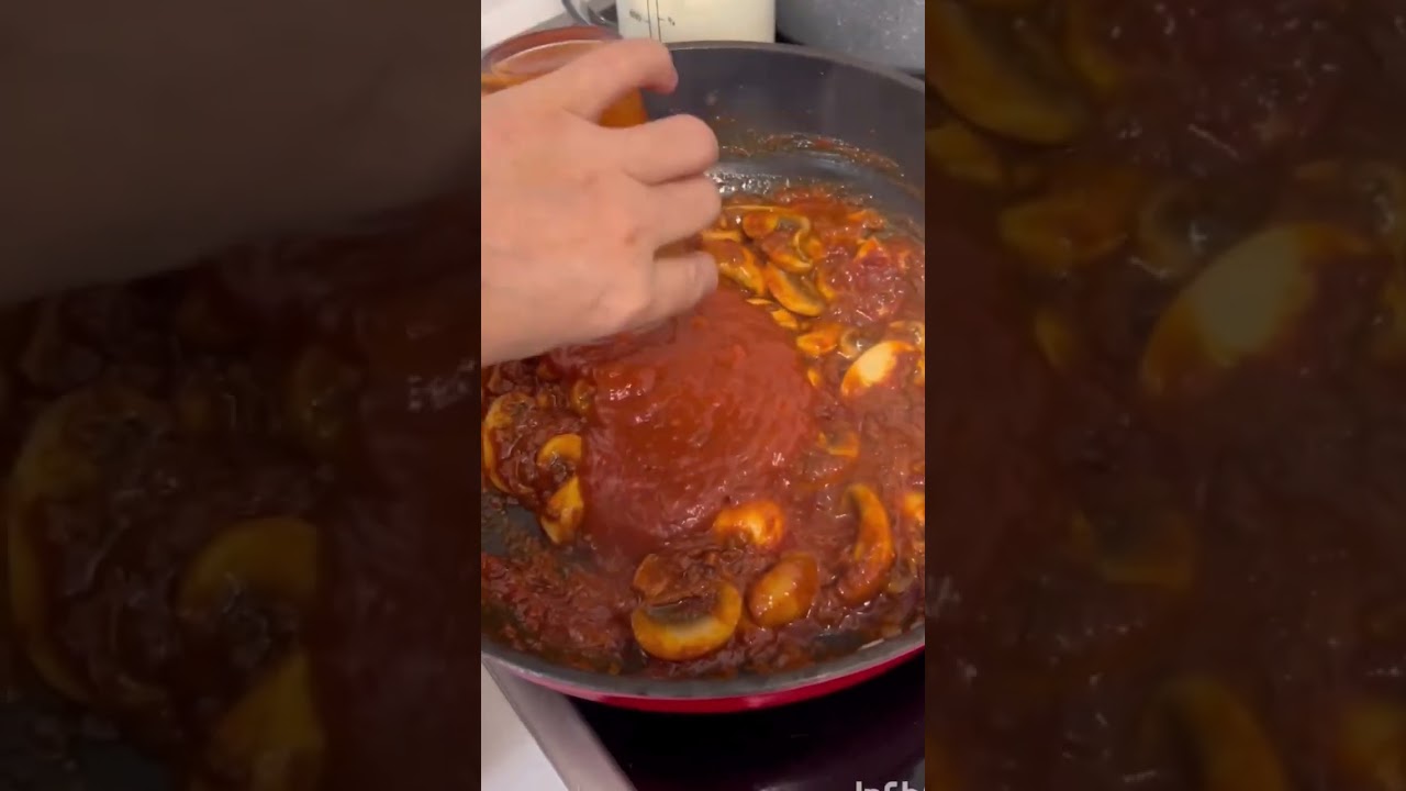 I came up with a very delicious, practical, mushroom and spinach pasta recipe with plenty of sauce. I came up with a very delicious, practical, mushroom and spinach pasta recipe with plenty of sauce.