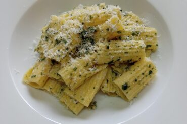 Rigatoni with pumpkin seed pesto