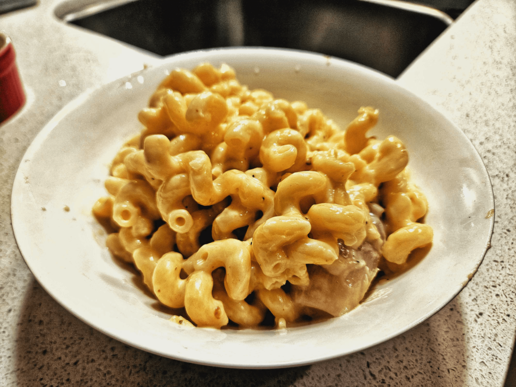 Mac & Cheese: Swiss, Gouda, Cheddar, Shallots, Garlic Butter, BBQ Spice, Sodium Citrate