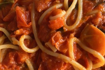 Spaghetti with cherry tomatoes from 🇮🇹