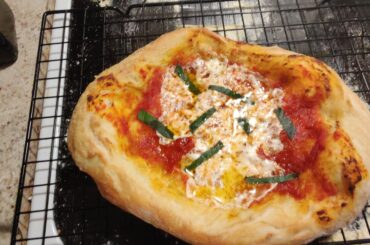 Neapolitan Pizza in Home Oven