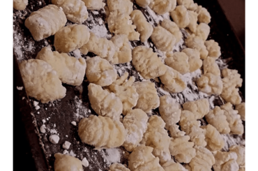 It's raining here today, so I'm going to cook gnocchi... what do you call this in your country? In mine its ÑOQUIS