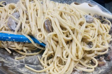 Linguine with Gorgonzola and cremini mushrooms