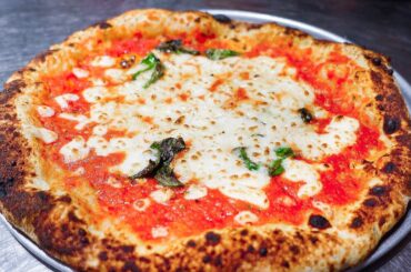 Authentic Italian Pizza in the Heart of Iran | Iranian Street Food