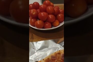 Hawaiian pizza pair with red wine