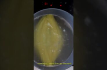 cooking pasta aglio e olio pasta al dente #shorts #youtubeshorts #easyrecipe  #food