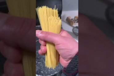 Make the easiest pasta check it! #food #hacks #shrimp #pasta #recipe #reels #alfredosauce