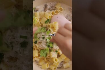 Making a super easy VEGGIE PASTA Recipe - Creamy Mushroom Pasta! | HONEYSUCKLE