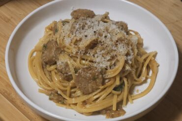 Spaghetti with Bratwurst and Caramelized Onion