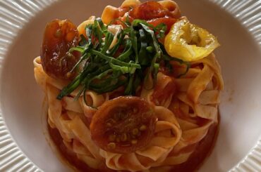 Fettuccine with Tomato and Basil
