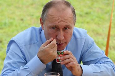 8 Minutes of Putin Eating Food