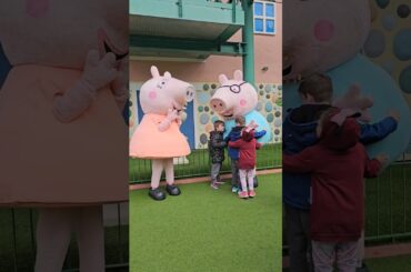 Meet Mummy and Daddy Pig #peppapigworld #peppapig #planitpark