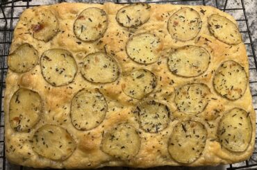 Focaccia con patate e rosmarino