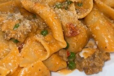 RIGATONY’S: Lumaconi Giganti w Fennel Sausage, Peas in Palomino sauce