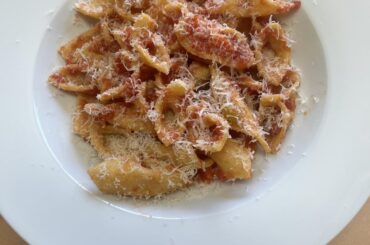 Barchette with a tomato sauce and sautéed vegetables and olive oil