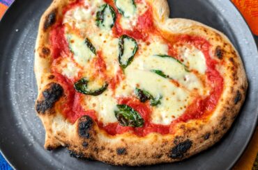 Heart-shaped Neapolitan pizza 🖤