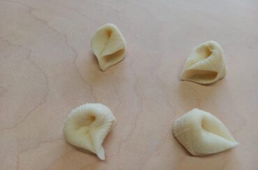 Su Pitzosu (pasta shape from Sardinia) with pearl onions in argodolce