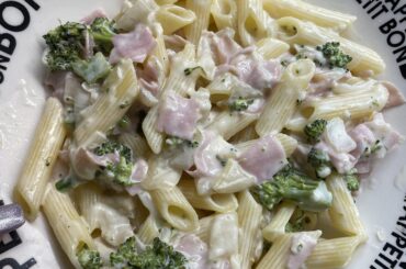 Pasta with cream broccoli and jam