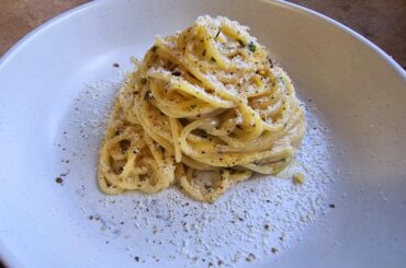 Spaghetti al burro with chives