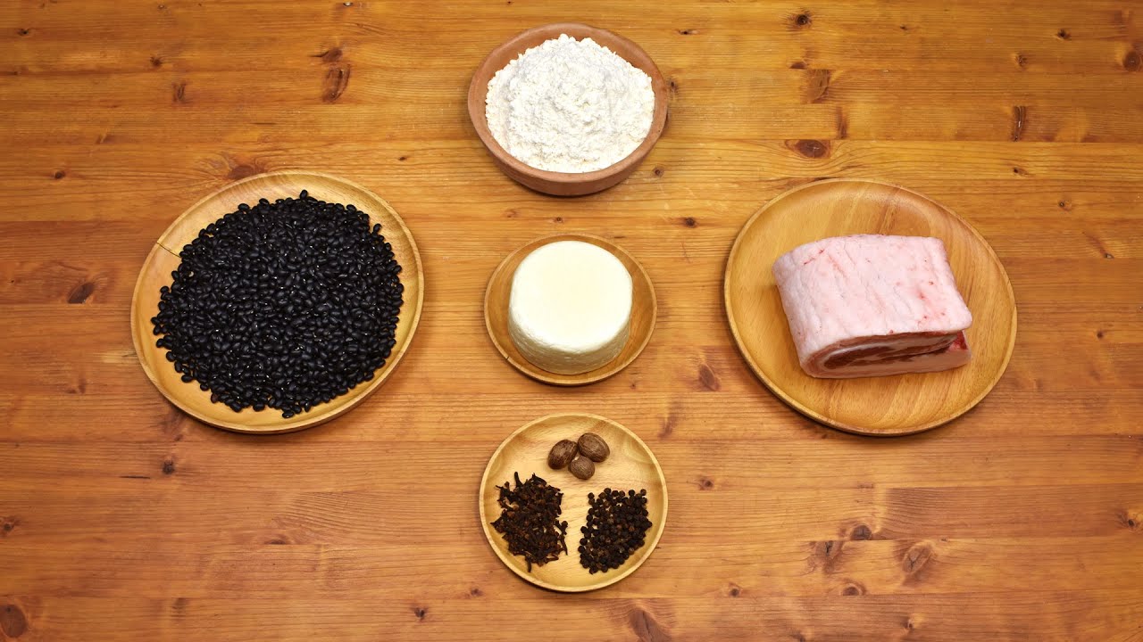 Torta de Faxoli – Medieval Pie with Beans and Pork Belly Torta de Faxoli - Medieval Pie with Beans and Pork Belly