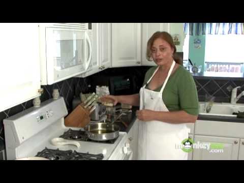 Italian Recipes – Sauteeing the Garlic for Papa al Pomodoro Italian Recipes - Sauteeing the Garlic for Papa al Pomodoro