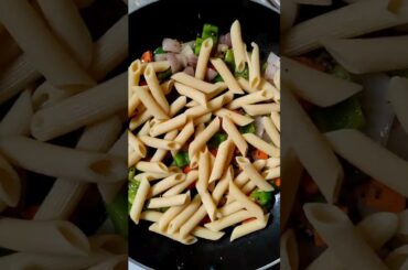 White Sauce Pasta #shorts #shortsfeed #cooking