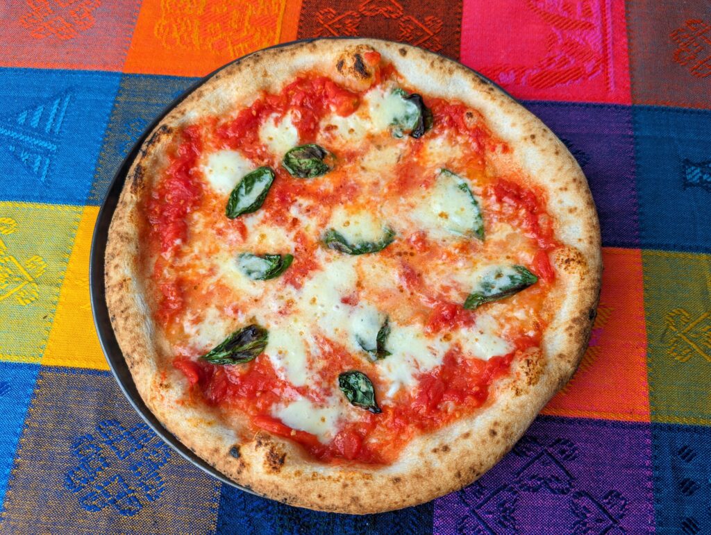 Classic Margherita, trying to achieve Enzo Coccia's style.
