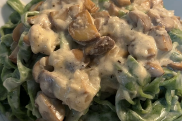 Spinach Fettuccine with mushroom cream sauce