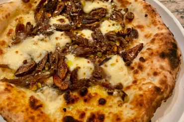 Duck confit pizza
