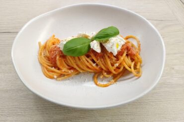 Spaghetti con ricotta e pomodoro