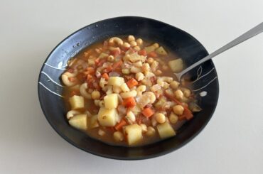 Minestrone soup with macaroni