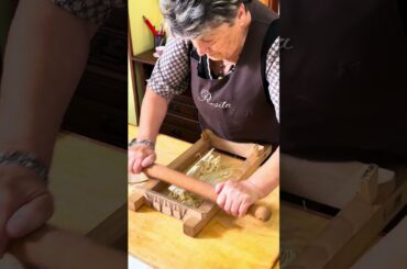 This is how Spaghetti Meatballs is made in Italy!  #spaghetti  #meatballs #homemadepasta