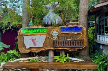 Eating at The Garlic Italian Restaurant in New Smyrna Beach, FL | Italian Restaurant Review