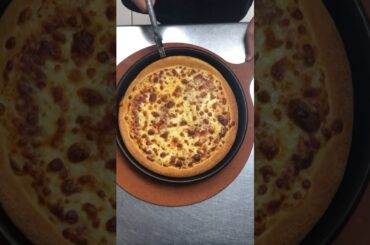 Pan margarita pizza #pizza #ytshorts #youtube #youtubeshorts #food