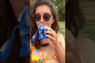 what I eat in a day as a girl who eats whatever she wants - beach day in Venice Italy