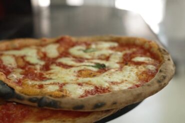 A crust above: What makes the perfect Neapolitan pizza?