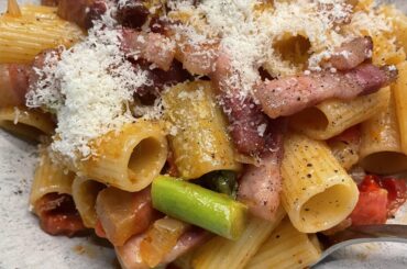 Pancetta, asparagus and tomato rigatoni