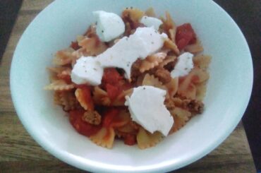 Italian Farfalle Pasta With Chopped Tomatoes And Quorn Mince Topped With Italian Mozzarella