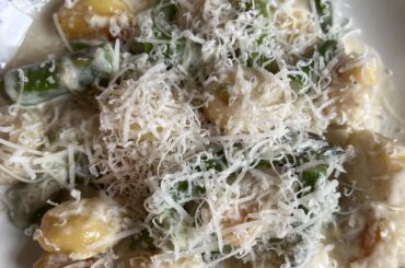 Gnocchi fried in butter with asparagus, lemon zest + juice and some cream