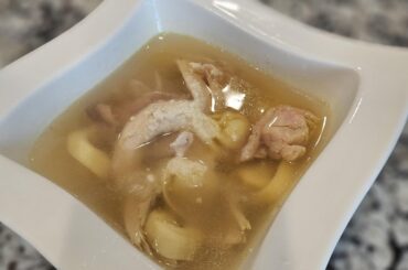 Brodo con tortelli è pollo