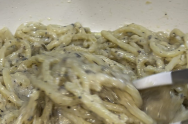 is my cacio e pepe sauce too thick? or is it okay?