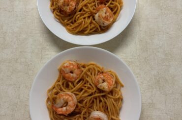 Bell pepper pasta with shrimp, garlic & parmesan