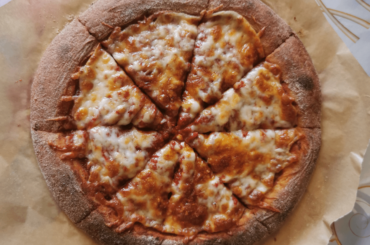 İ posted this pizza in another sub and a lot comments are negative. So I'm curious and genuinely asking what looks wrong with my pizza? Btw i made this with rye flour.