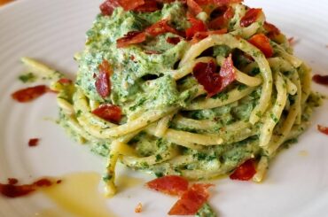 Bucatini with a rocket and almond sauce.