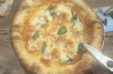 Home oven made Margherita pizza