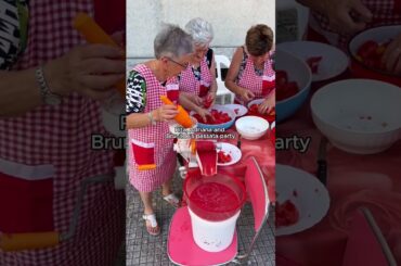 3 Italian nonnas making fresh tomato sauce!  #tomatoes  #tomatosauce  #nonna