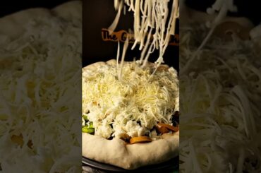 Fully loaded Italian pizza #cheesy #pizza #food