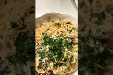 Easy Garlic Mushroom Pasta #shorts #easy Italian #pinot Grigio