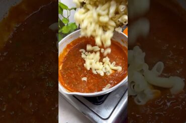 Red sauce pasta jhatpat bnaye ekdm restaurant style me #youtubeshorts #shorts