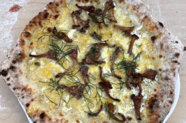 Chanterelle pizza